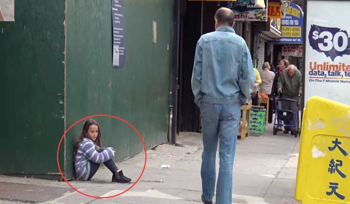 Una Niña Se Pierde En La Calle Y Pide Ayuda El último Hombre Realmemente Da Miedo Upsocl