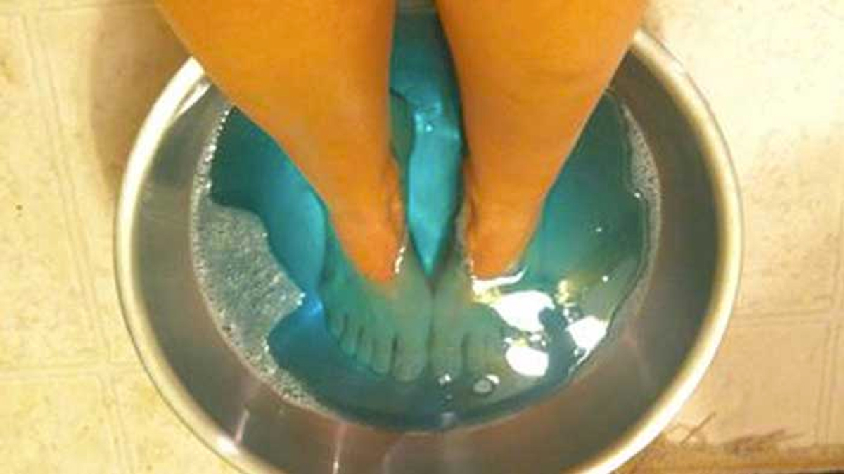 Como Sacar Durezas Delos Pies Con Listerine Nunca creerás lo que pasa si sumerges tu pies en un bowl con Listerine |  Upsocl