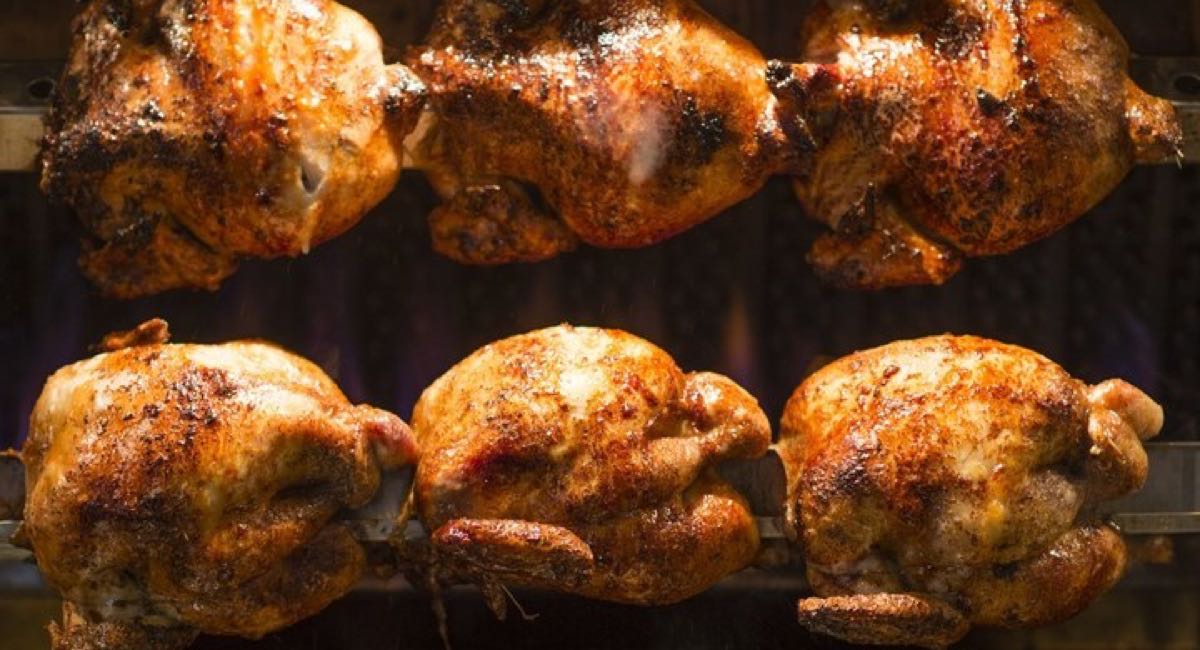 Cómo conseguir que el pollo al horno quede jugoso y con la piel crujiente?