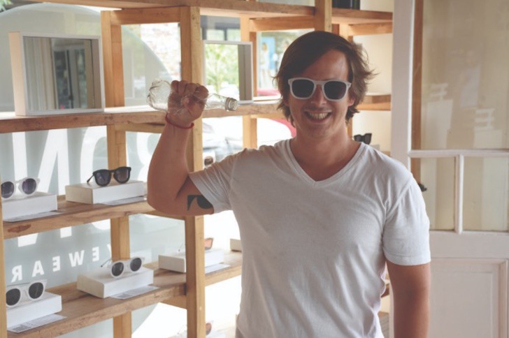 Joven argentino recolecta botellas de plástico en el río y las convierte en anteojos image un 9