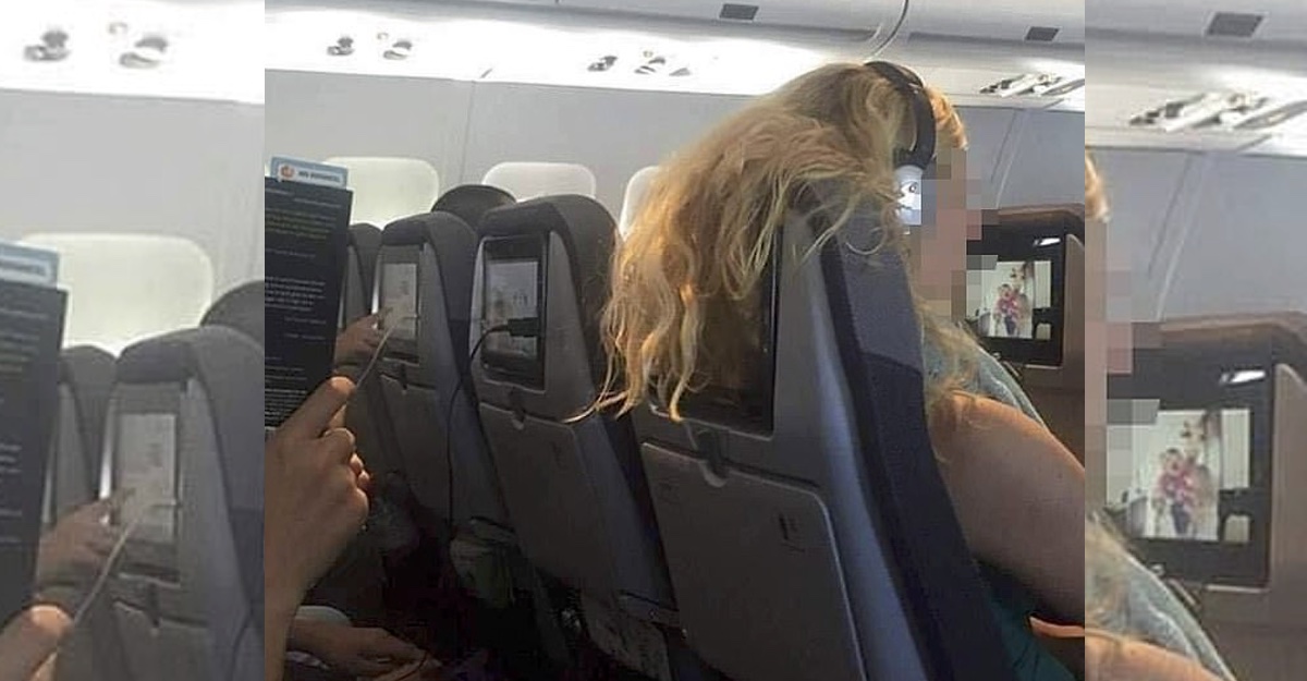 Pasajero avergonzó a una mujer del avión por colgar su cabello en su  asiento. No soportó su grosería | Upsocl