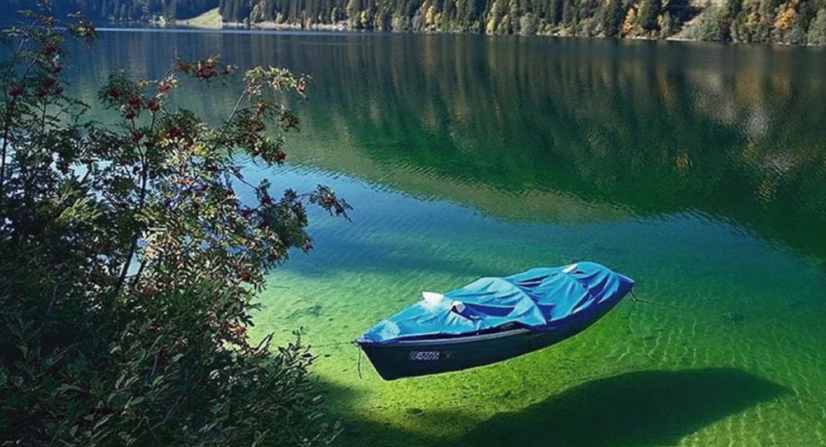 Es considerado el lago más claro del mundo, pero nadie puede bañarse en él  por una importante razón | Upsocl