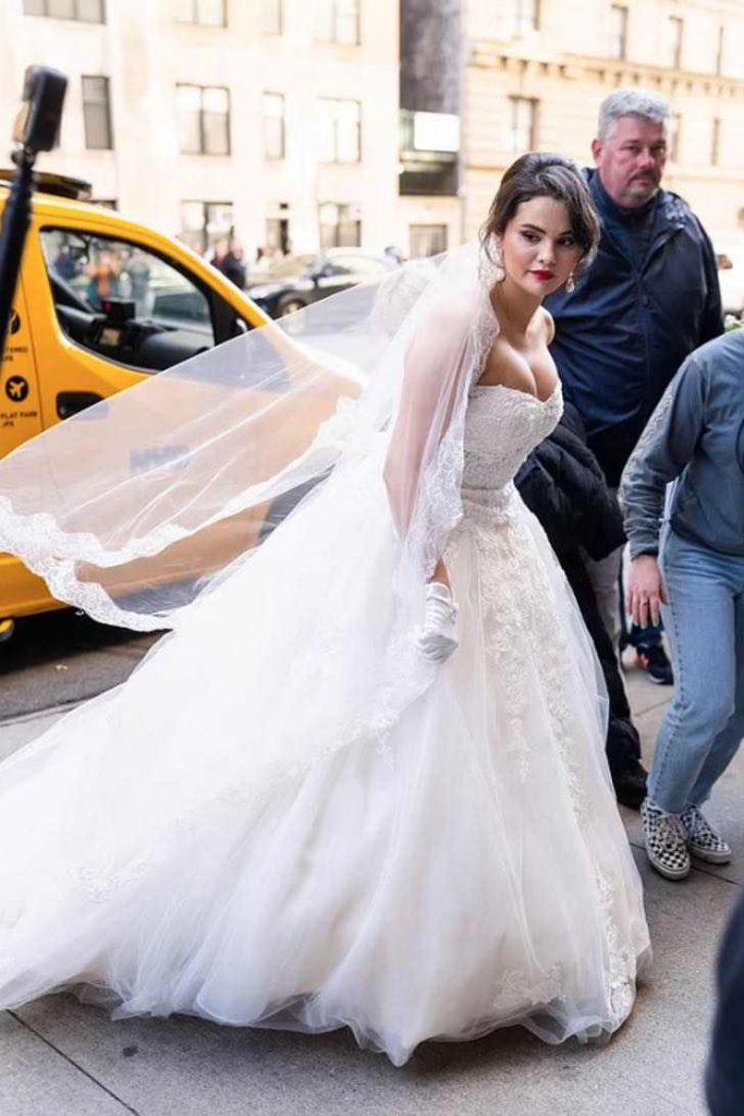 Selena Gomez desata la locura entre sus fans al aparecer vestida de